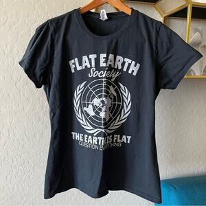 Port & Co Flat Earth Society short sleeve graphic tee ladies cut medium M